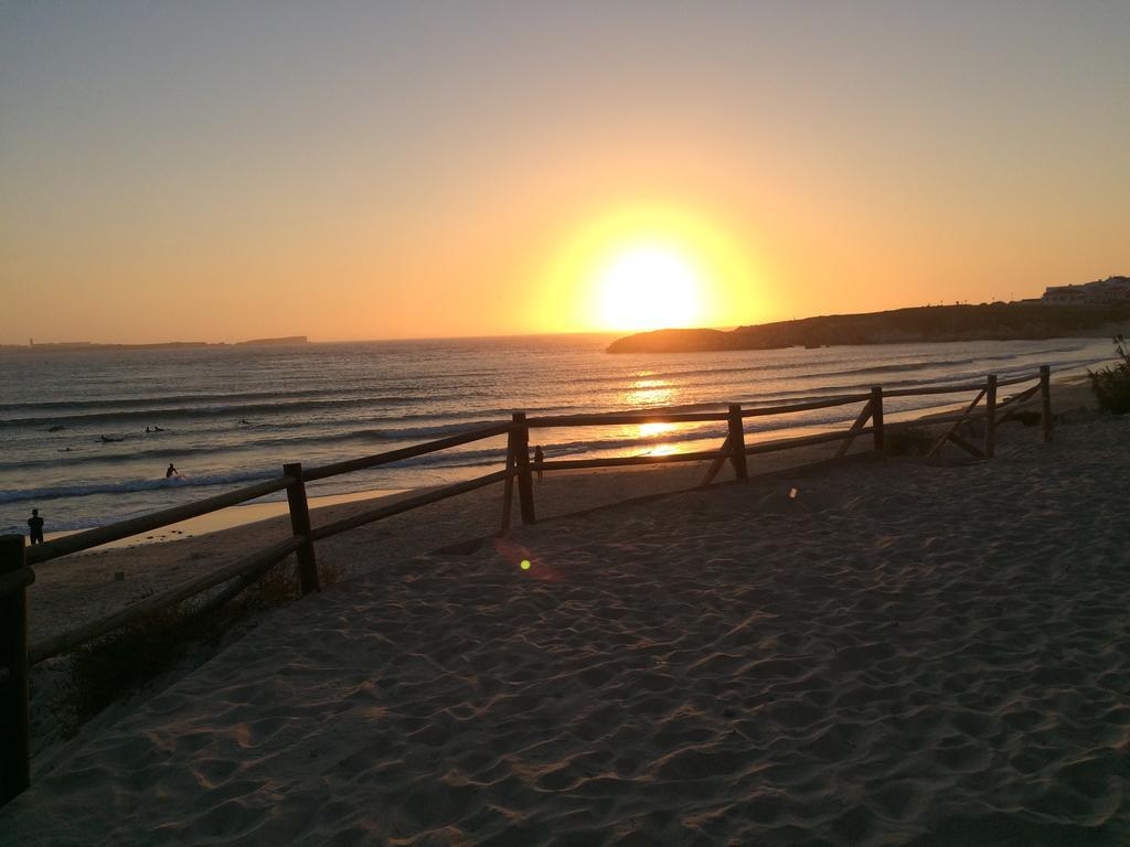 Shark'S Lodge Baleal Exterior foto